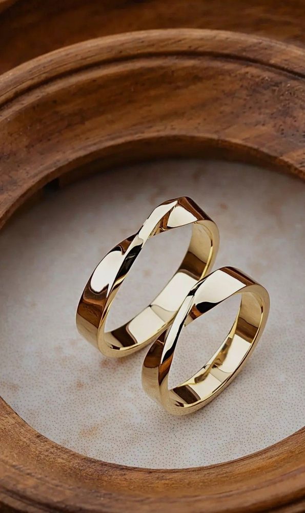 Aliança Bela — Torcida facetada, 6 mm em ouro 18k