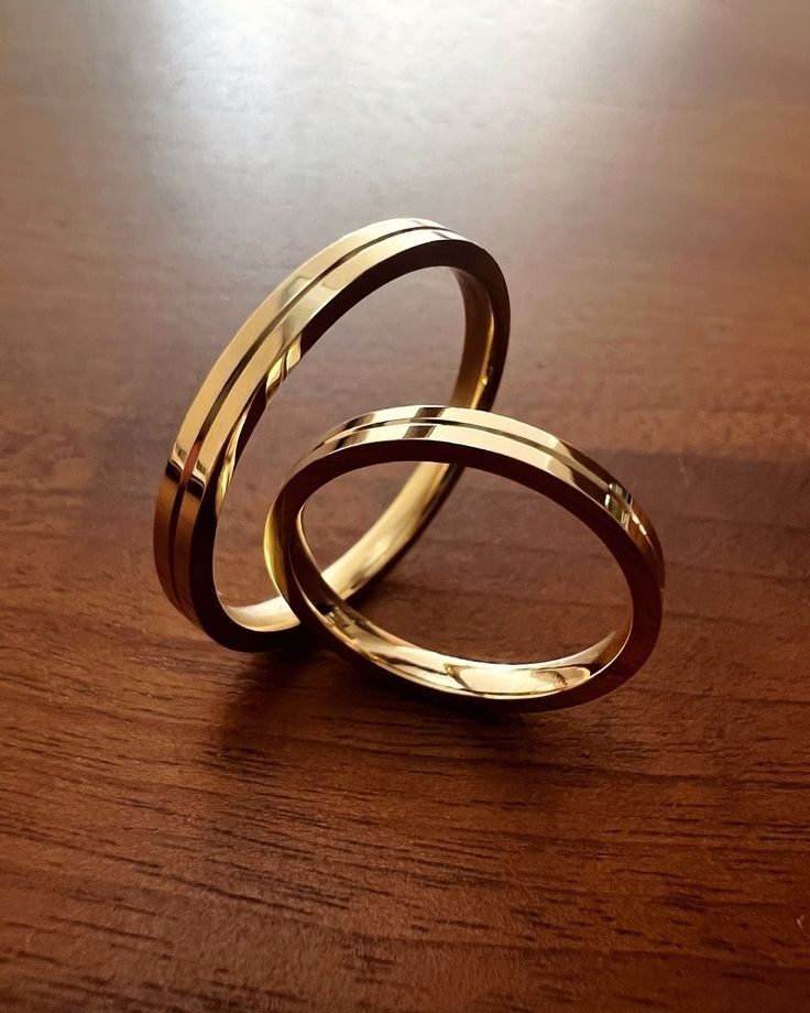 Aliança Friso Duplo — Reta com friso central, 3 mm em ouro 18k
