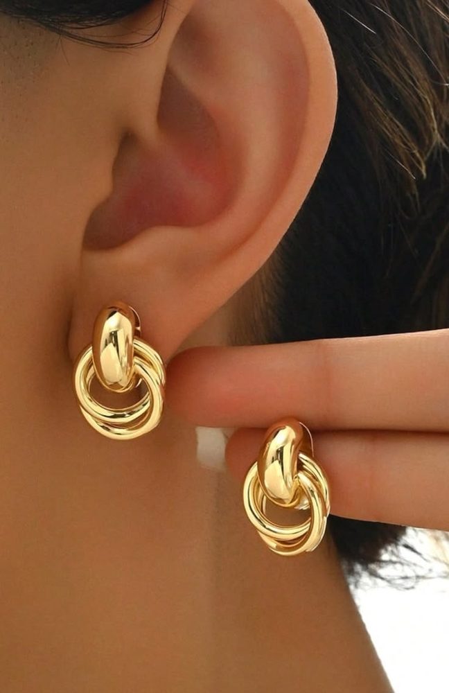 Brinco Nó — Elos entrelaçados, fecho tarraxa em ouro 18k